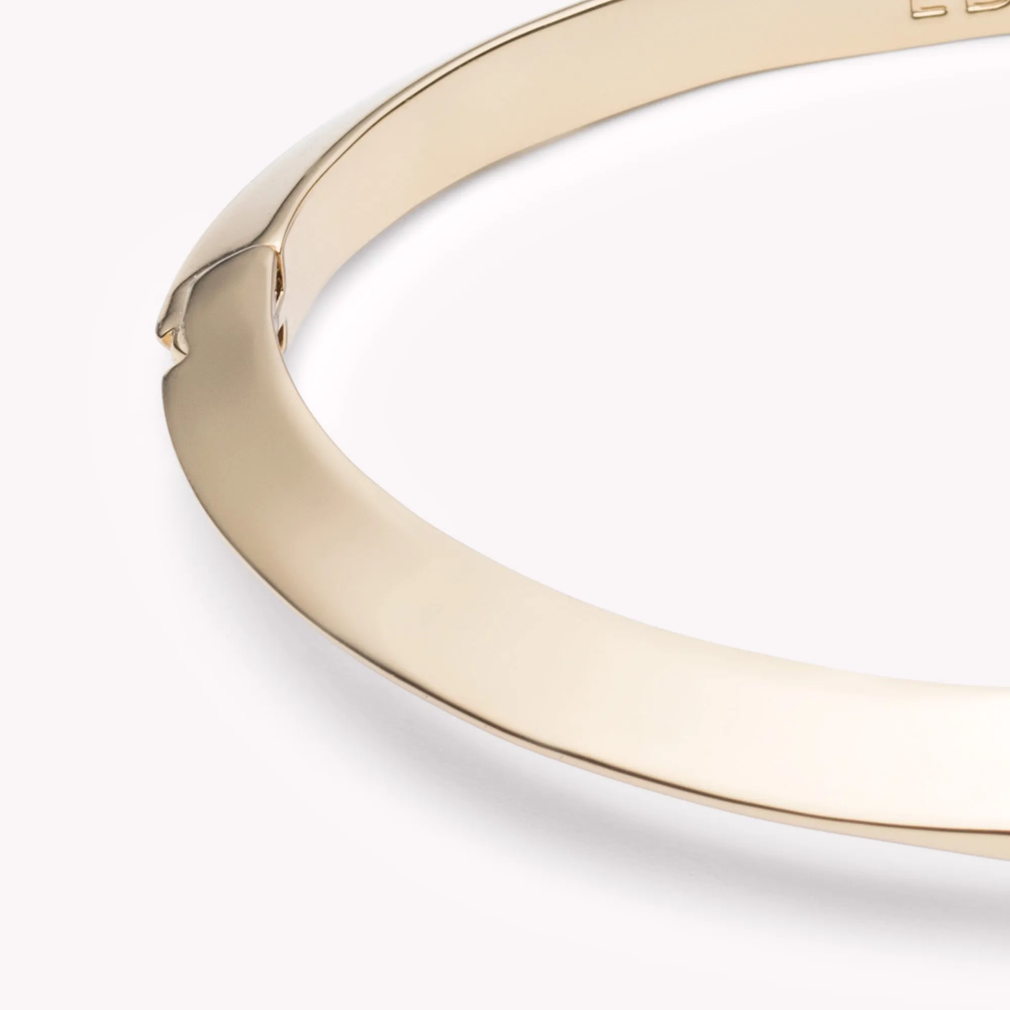 PEAKED CUFF