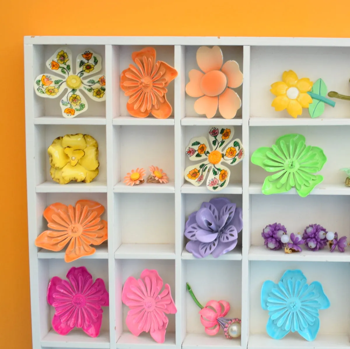 Vintage 1970s Enamel Brooch Pins - Flowers