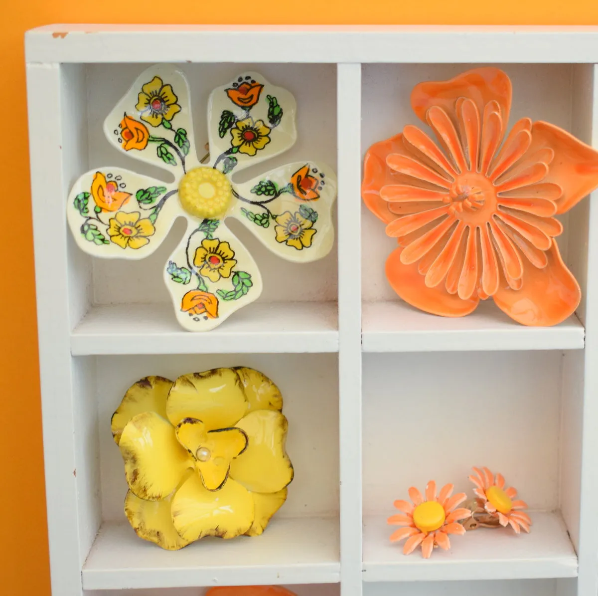 Vintage 1970s Enamel Brooch Pins - Flowers
